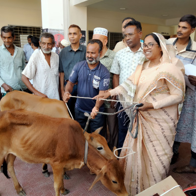 দু:স্থ ও অসহায় পরিবারকে স্বাবলম্বী করতে নড়াইল পৌর মেয়রের ব্যতিক্রমী উদ্যোগ