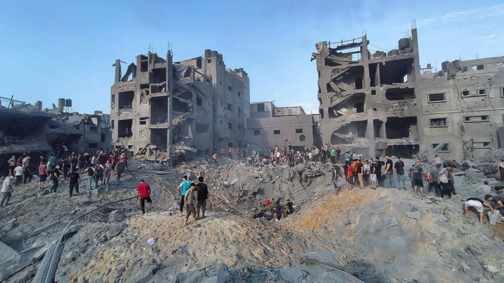 ইসরায়েলি বিমান হামলায় আল জাজিরা কর্মীর পরিবারের ১৯ সদস্য নিহত