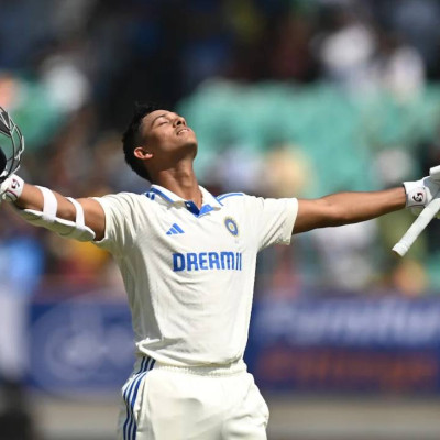 শেবাগের ১ বছরের রেকর্ড জয়সওয়াল ভাঙলেন ৫৫ দিনে