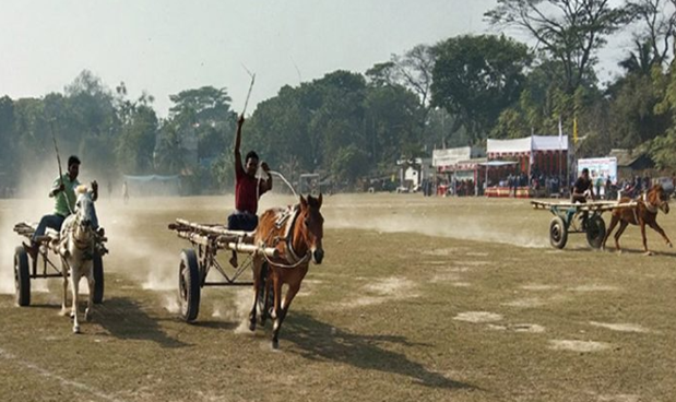 নড়াইলে সুলতান মেলায় ঘোড়ার গাড়ি দৌড়