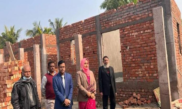 নড়াইলে মুজিব বর্ষের ঘর পরিদর্শনে উপজেলা নির্বাহী অফিসার