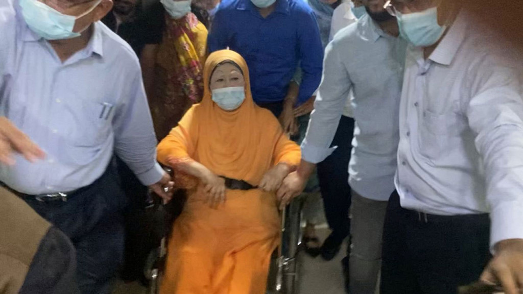 বাসায় ফিরলেন খালেদা জিয়া