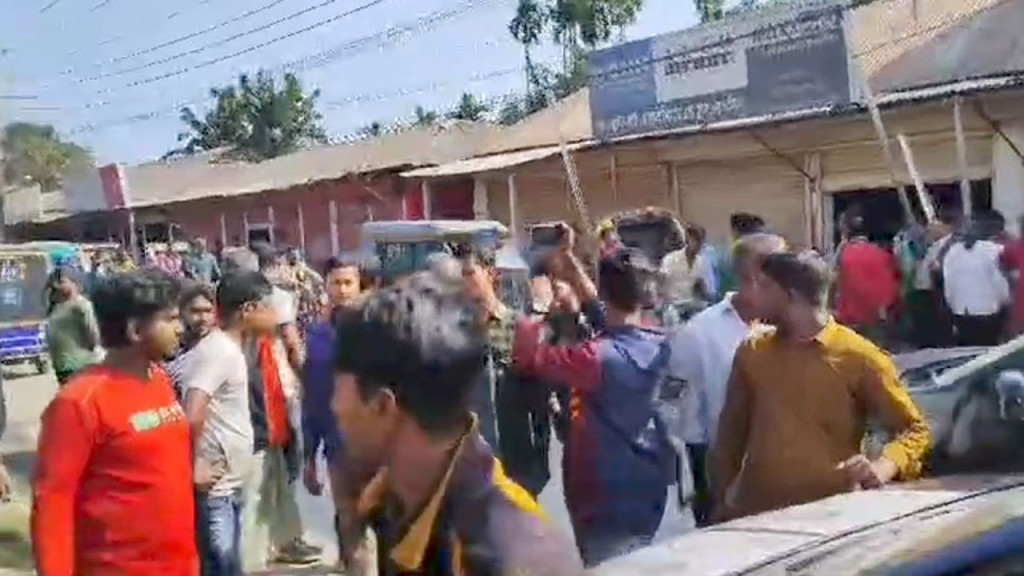 ছাত্রলীগ-যুবলীগের হামলায় লাঙ্গলের ১৪ জন আহত