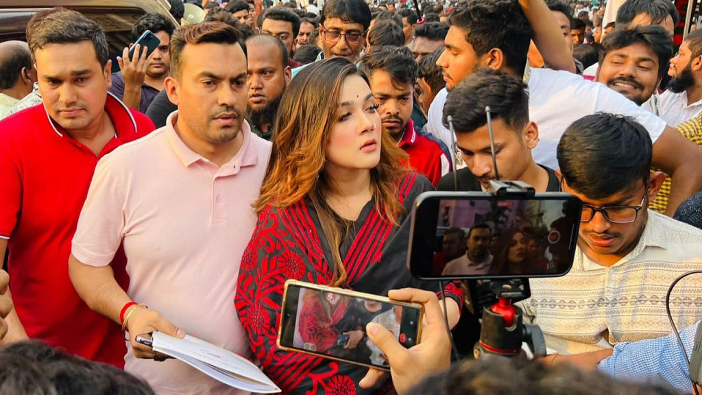 আচরণবিধি ভঙ্গের দায়ে মাহিয়া মাহিকে তলব