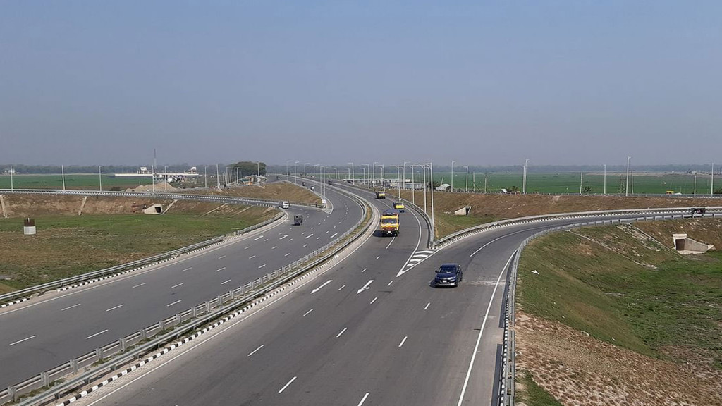 বন্ধুদের সঙ্গে ঘুরতে গিয়ে বাইক দুর্ঘটনায় কলেজছাত্র নিহত