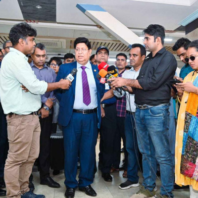 বাইডেনের ‘উপদেষ্টা’ পরিচয় দেওয়া ব্যক্তিকে গ্রেপ্তার করা উচিত