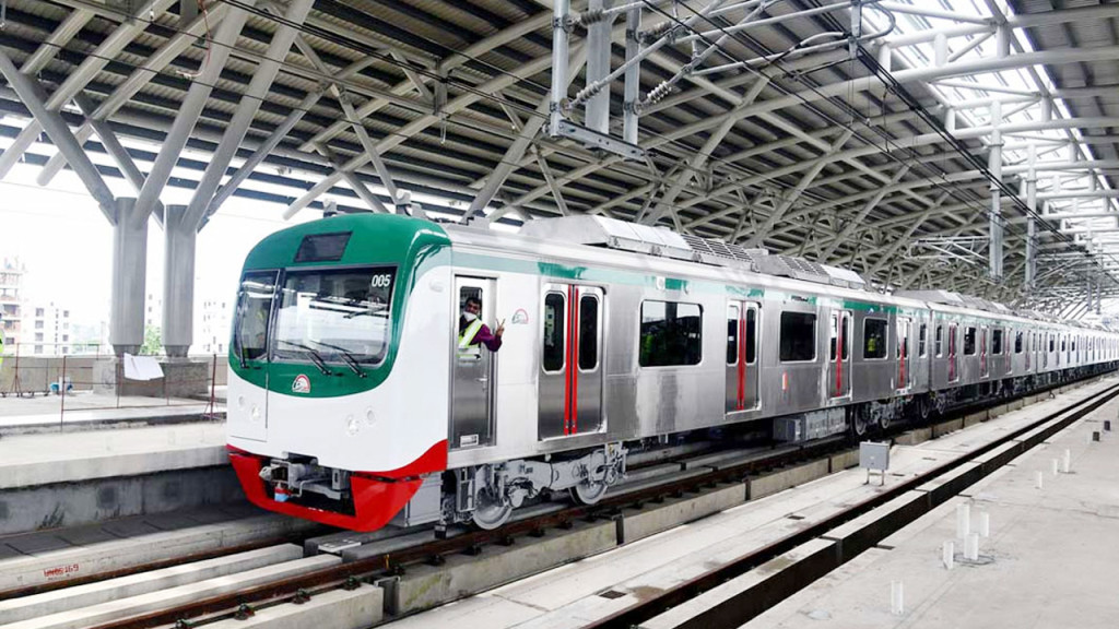 মেট্রোরেলে হারানো সন্তানকে ফিরিয়ে দিলো এমআরটি পুলিশ