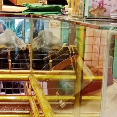 ডিবি পুলিশ পরিচয়ে জুয়েলার্স থেকে ৩০ ভরি সোনা চুরি