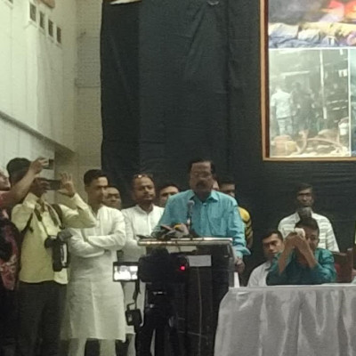 মেয়রের কাছে জলাবদ্ধতা নিয়ে অভিযোগ জানালেন নানক