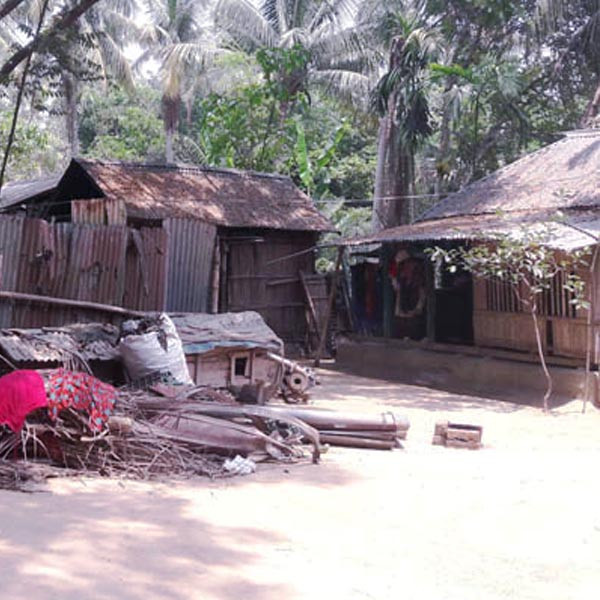 আদালতের আদেশ উপেক্ষা করে বাড়ি দখলের চেষ্টা!
