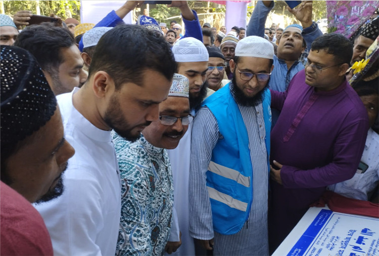 নড়াইলের কর্মচন্দ্রপুর জামে মসজিদ উদ্বোধন করলেন হুইপ মাশরাফী