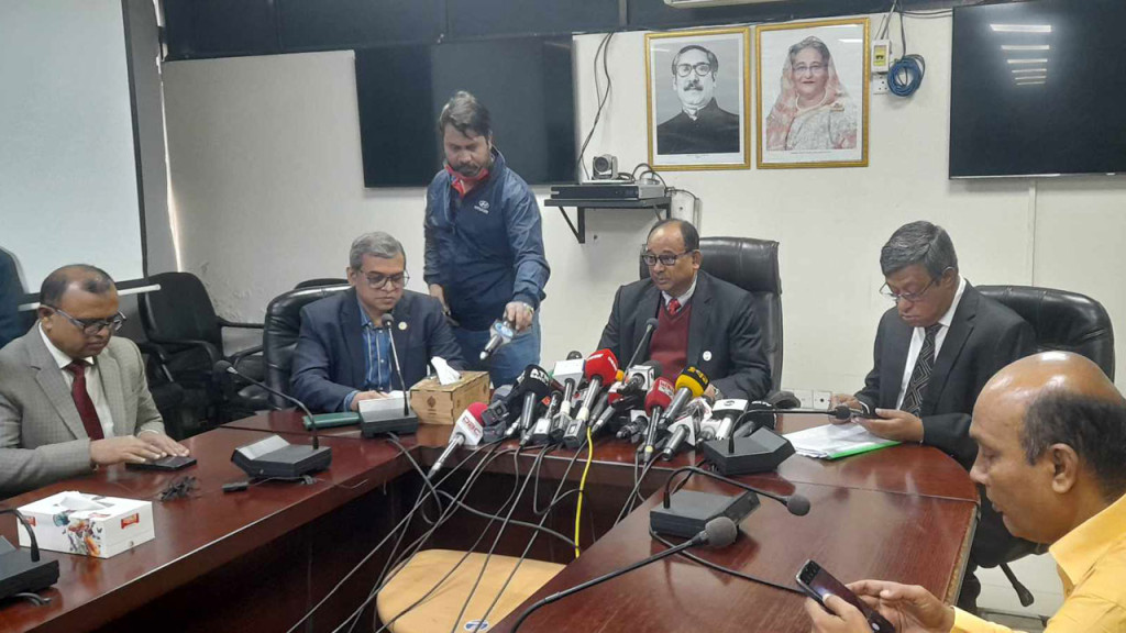 বর্তমানে রেল চলাচলে হুমকি তৈরি হয়েছে : মন্ত্রী