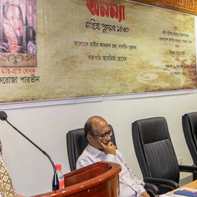 ‘অনন্যা সাহিত্য পুরস্কার পেলেন নড়াইলের সন্তান আফরোজা পারভীন