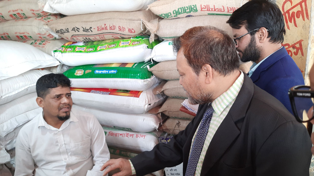 লাইসেন্স-মূল্যতালিকা নেই, শুধু সতর্ক করেই শেষ হলো অভিযান