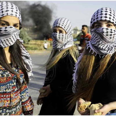 কেফিয়াহ যেভাবে ফিলিস্তিনি প্রতিরোধের প্রতীক হয়ে উঠল?