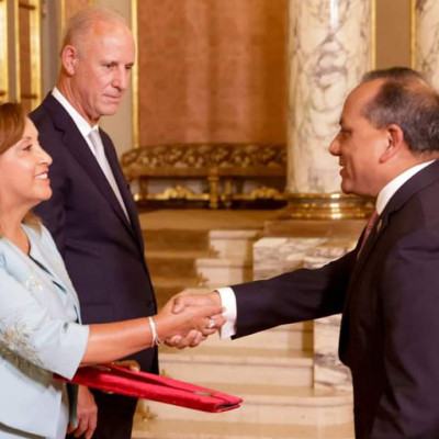 পেরুর রাষ্ট্রপতির কাছে বাংলাদেশি দূতের প‌রিচয়পত্র পেশ