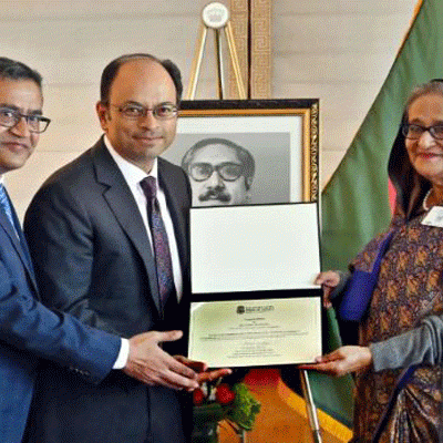 প্রধানমন্ত্রীকে ব্রাউন ইউনিভার্সিটি মেডিকেল স্কুলের বিশেষ সম্মাননা