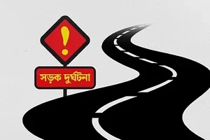 নড়াইলে ট্রাক উল্টে চালকের সহকারী নিহত