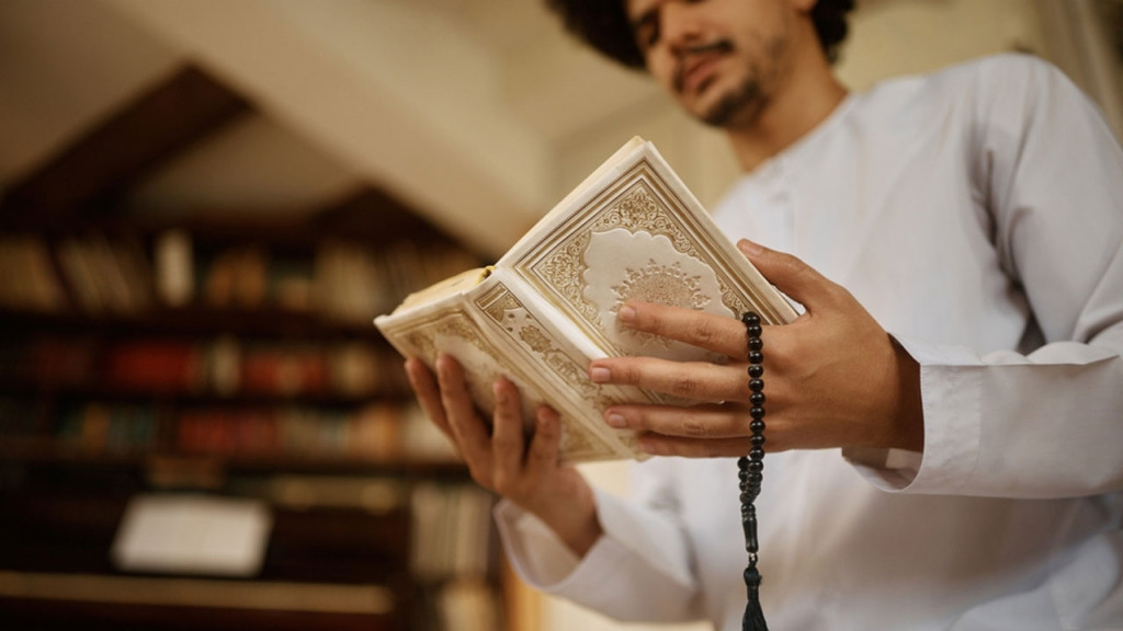 সূরা হুমাযাতে যে তিনটি গুনাহ ও পরিণতি বর্ণিত হয়েছে