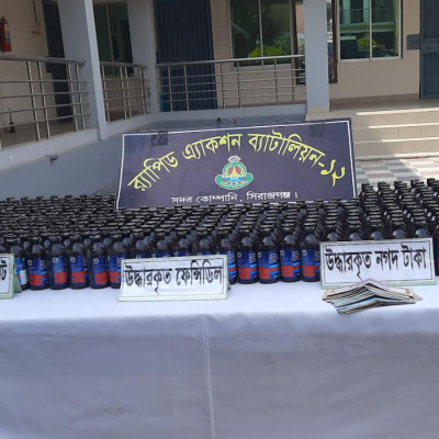 সাবেক এমপির গাড়ি থেকে ৪৪২ বোতল ফেন্সিডিল উদ্ধার