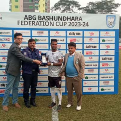 গোপালগঞ্জ শেখ ফজলুল হক মনি স্টেডিয়ামে ফুটবল ম্যাচ অনুষ্ঠিত