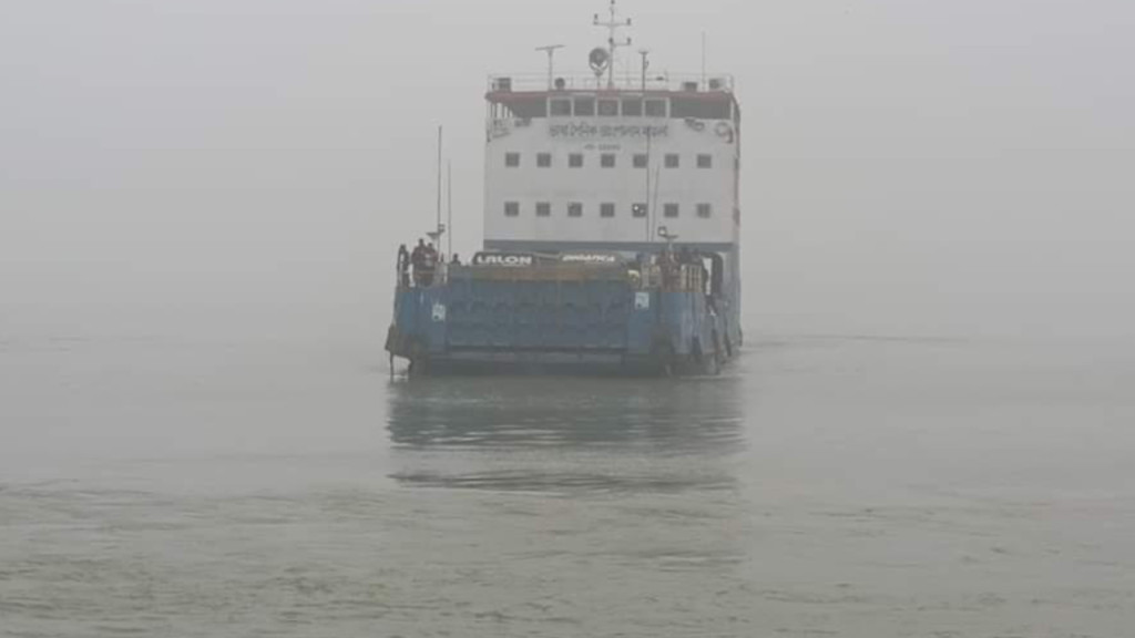 দৌলতদিয়া-পাটুরিয়া নৌরুটে ফেরি চলাচল শুরু