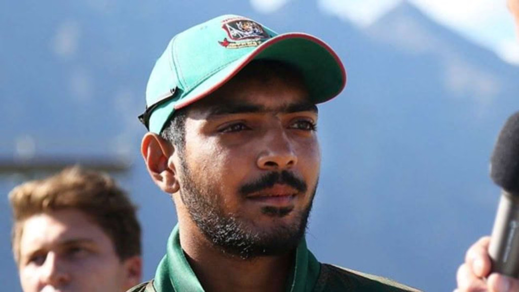 সমাপনীতে পতাকা সাইফের হাতে