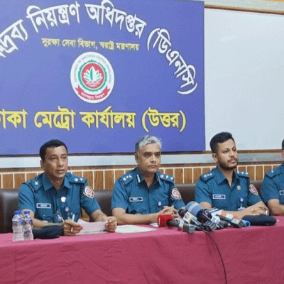 মায়ানমার নাগরিকসহ ইয়াবা নিয়ে আটক ৫