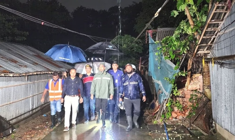 চট্টগ্রামে পাহাড় ধসের আশঙ্কায় নিরাপদ আশ্রয়ে ২৫০ পরিবার