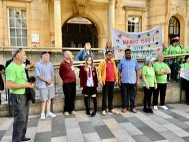 বিক্ষোভের মুখে রেডব্রিজ ওয়ানস্টেড যুব কেন্দ্র বন্ধের সিদ্ধান্ত