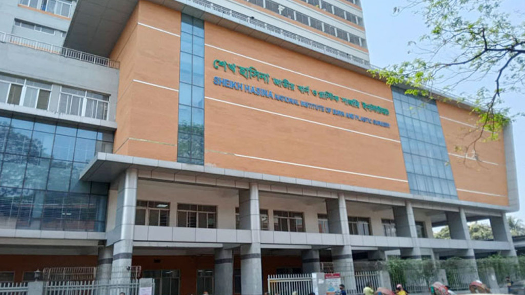 গ্যাস সিলিন্ডার বিস্ফোরণে শিশুসহ দগ্ধ ৩৫ জন শেখ হাসিনা বার্নে