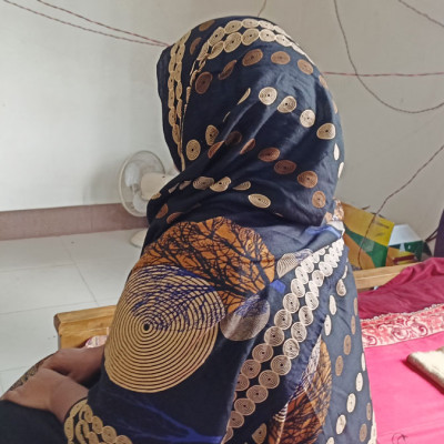 বিয়ের দাবিতে স্কুলশিক্ষকের বাড়িতে অবস্থান নিয়েছেন প্রবাসীর স্ত্রী