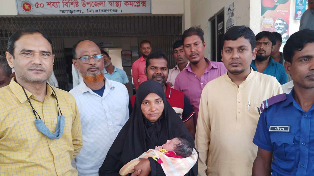 ভুট্টাক্ষেতে কাঁদছিল নবজাতক, উদ্ধার করল এলাকাবাসী