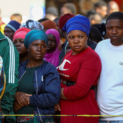 পুলিশের ভয়ে বন্ধ ছিল মূল দরজা, আগুন থেকে বাঁচতে লাফিয়ে পড়েন অনেকে