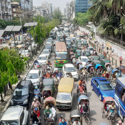 ছুটির দিনেও মিরপুর সড়কে তীব্র যানজট