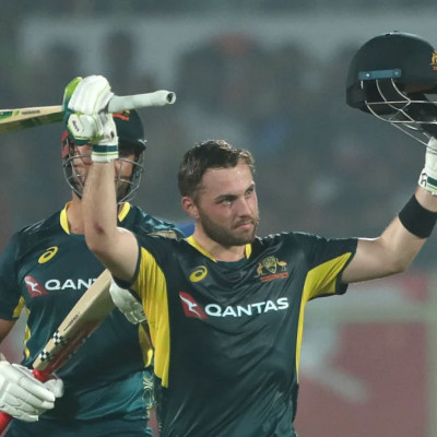 ইংলিশের সেঞ্চুরিতে বড় সংগ্রহ অস্ট্রেলিয়ার