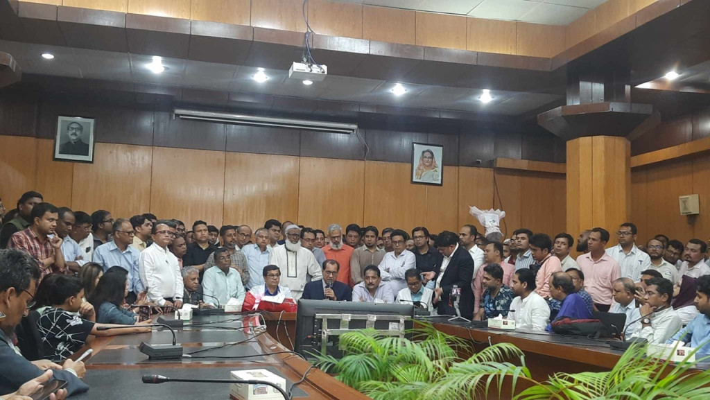 দায়িত্ব নিয়ে ভিসি বললেন ‘দুর্নীতি করব না, প্রশ্রয়ও দেবো না’