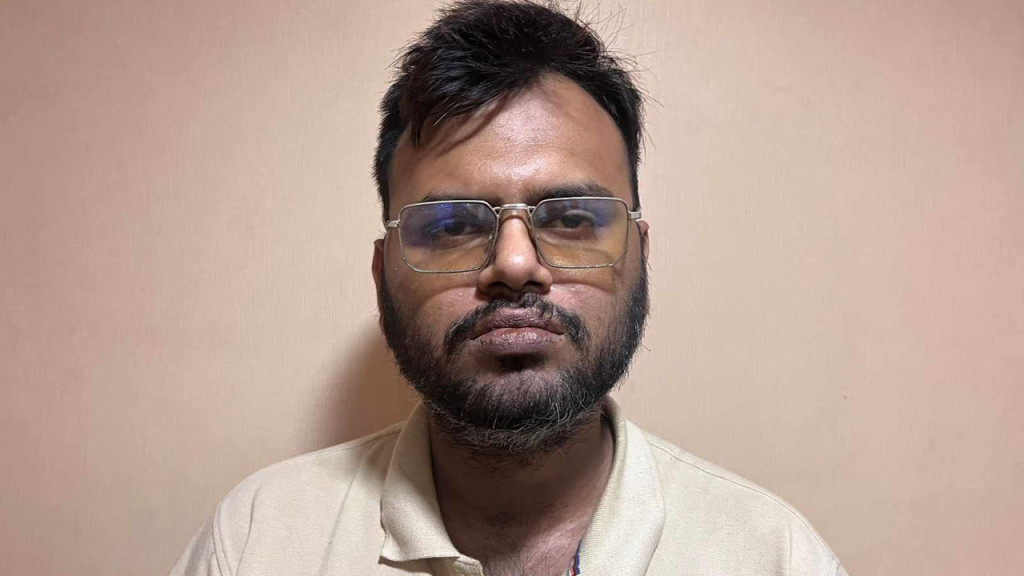 পুলিশের সঙ্গে চা খেতে এসে গ্রেপ্তার ‌‘সিনিয়র সহকারী সচিব’