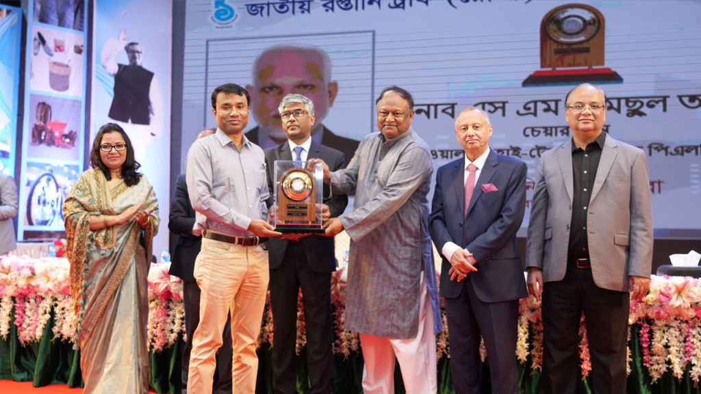 জাতীয় রপ্তানি ট্রফি পেল ওয়ালটন