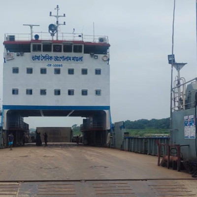 ৪ ঘণ্টা পর শরীয়তপুর-চাঁদপুর নৌরুটে ফেরি চলাচল শুরু